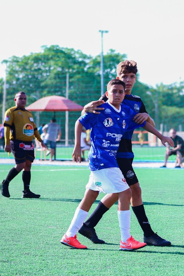Escolinha V19 em campo